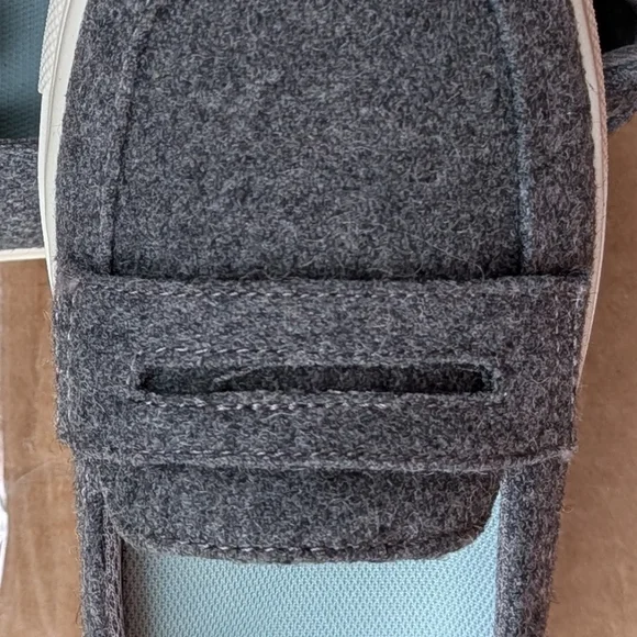 Dr. Scholl's Gray Felt Slip-On Loafers with White Sole (New)❣️ - Picture 2 of 10